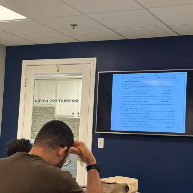 Spending Tuesday night the right way: learning English! 📚🇺🇸✨

We’re waiting for you 🇺🇸🫶🏽

#english #englishcourse #englishforlife #esl #aulasdeingles